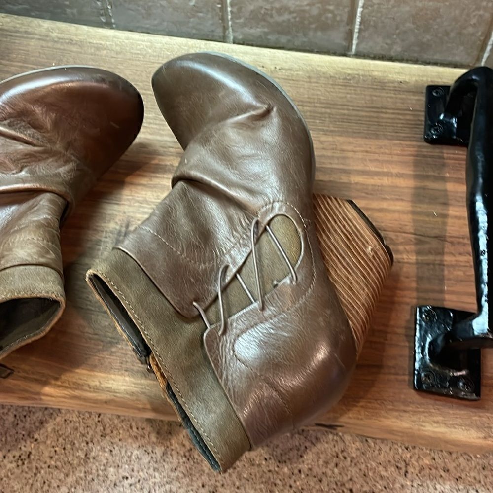 OTBT Rhinelander Leather Zip Up Booties - 7.5 - Picture 7 of 10